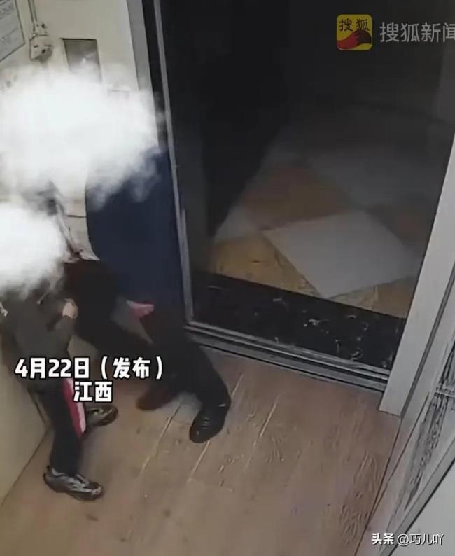 醉酒男子多次拉扯阻挡9岁男孩回家 电梯内恶意纠缠引发恐慌