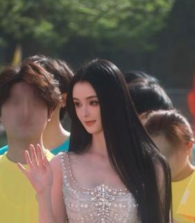 聋哑女生因容貌美得不真实被质疑
