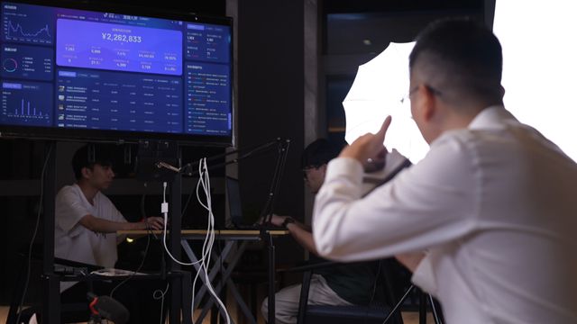 外贸企业探索内销市场，这个温州“老鞋匠”在直播间火了