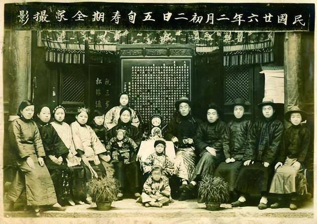 文化中国行 | 西安一摄影师收藏历时百年5000张民间家庭影像，被称“民间影像档案守护者”