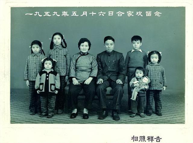 文化中国行 | 西安一摄影师收藏历时百年5000张民间家庭影像，被称“民间影像档案守护者”