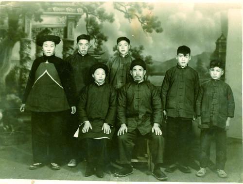 文化中国行 | 西安一摄影师收藏历时百年5000张民间家庭影像，被称“民间影像档案守护者”