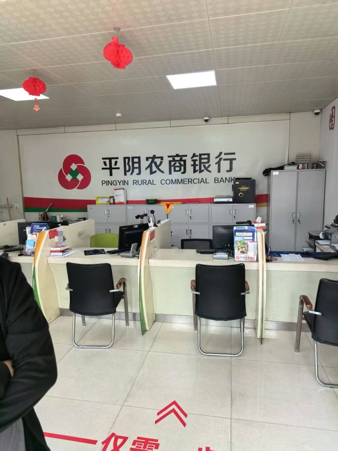农商行经理借走多人2000万元，被指买车还债高消费，遭开除后债主以诈骗报案