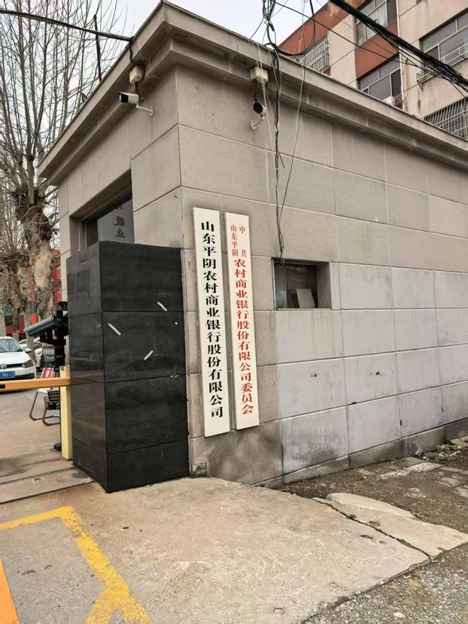农商行经理借走多人2000万元，被指买车还债高消费，遭开除后债主以诈骗报案
