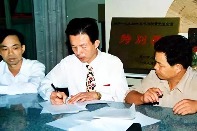 痛惜！中国纸业大亨，刚刚走了