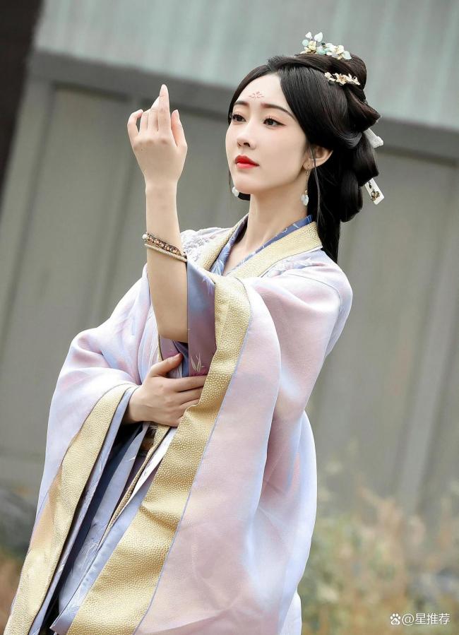 《折腰》官宣开播，宣璐领衔主演钓系女反派