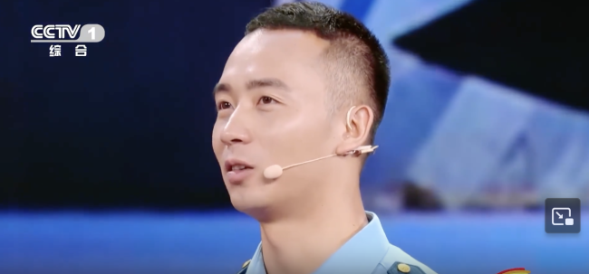 长大后我就成了你 从被救到同行！汶川地震追空投的男孩已成空降兵