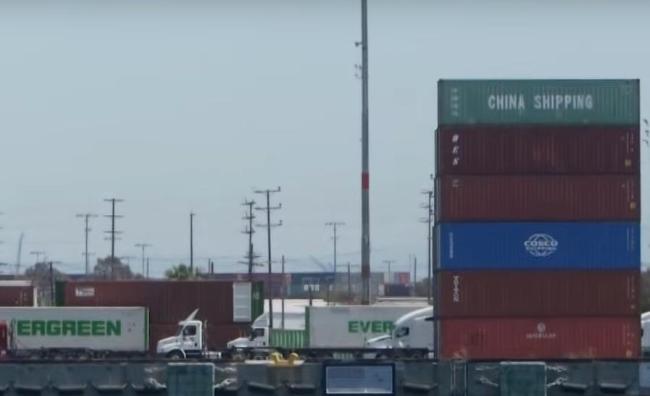 首批145％关税中国货船抵达美国 进口量骤降引发担忧