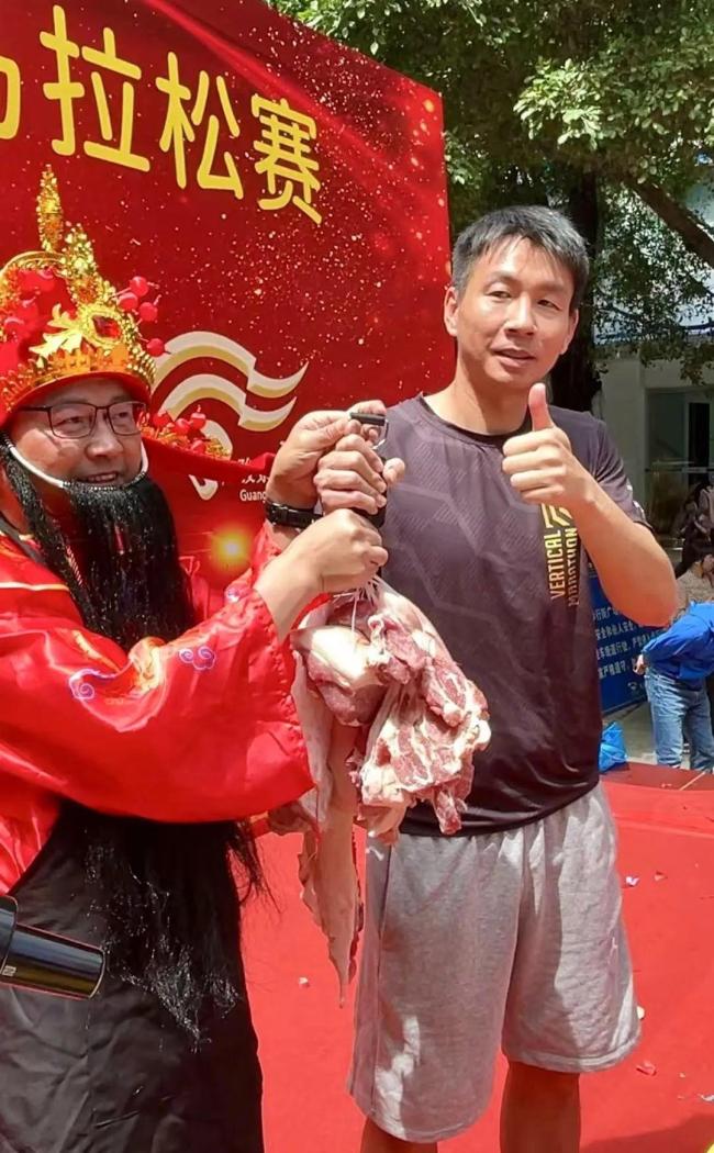 小区举办减重活动业主喜提14斤猪肉