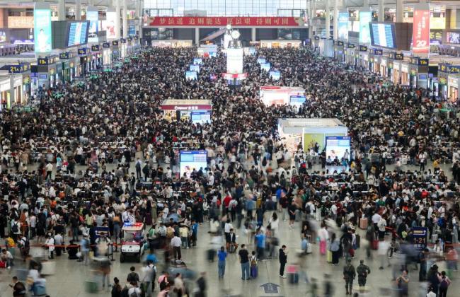 五一多地接待游客量两位数增长