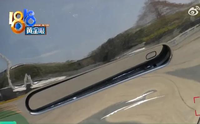 深圳无人快递车与公交车“顶牛”，无人地图未更新发生错误；专家：技术测试存风险评估缺位