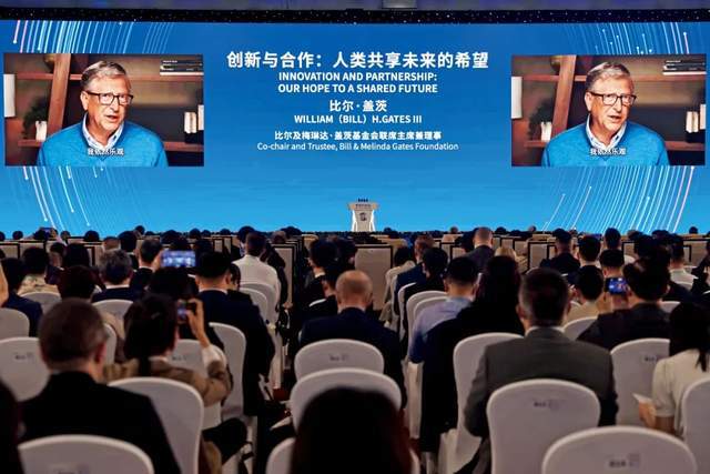比尔·盖茨将捐出几乎全部财富，我们和他聊了聊财富与未来
