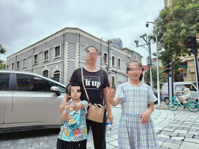 “索赔损坏的眼镜后，我成了班上的国宝”，13岁女孩应激创伤一度需穿纸尿裤；专家：“软欺负”后果也很严重